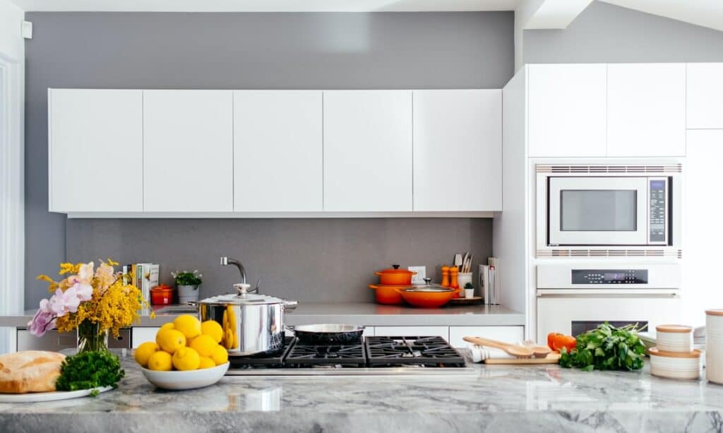 kitchen countertop cleaning