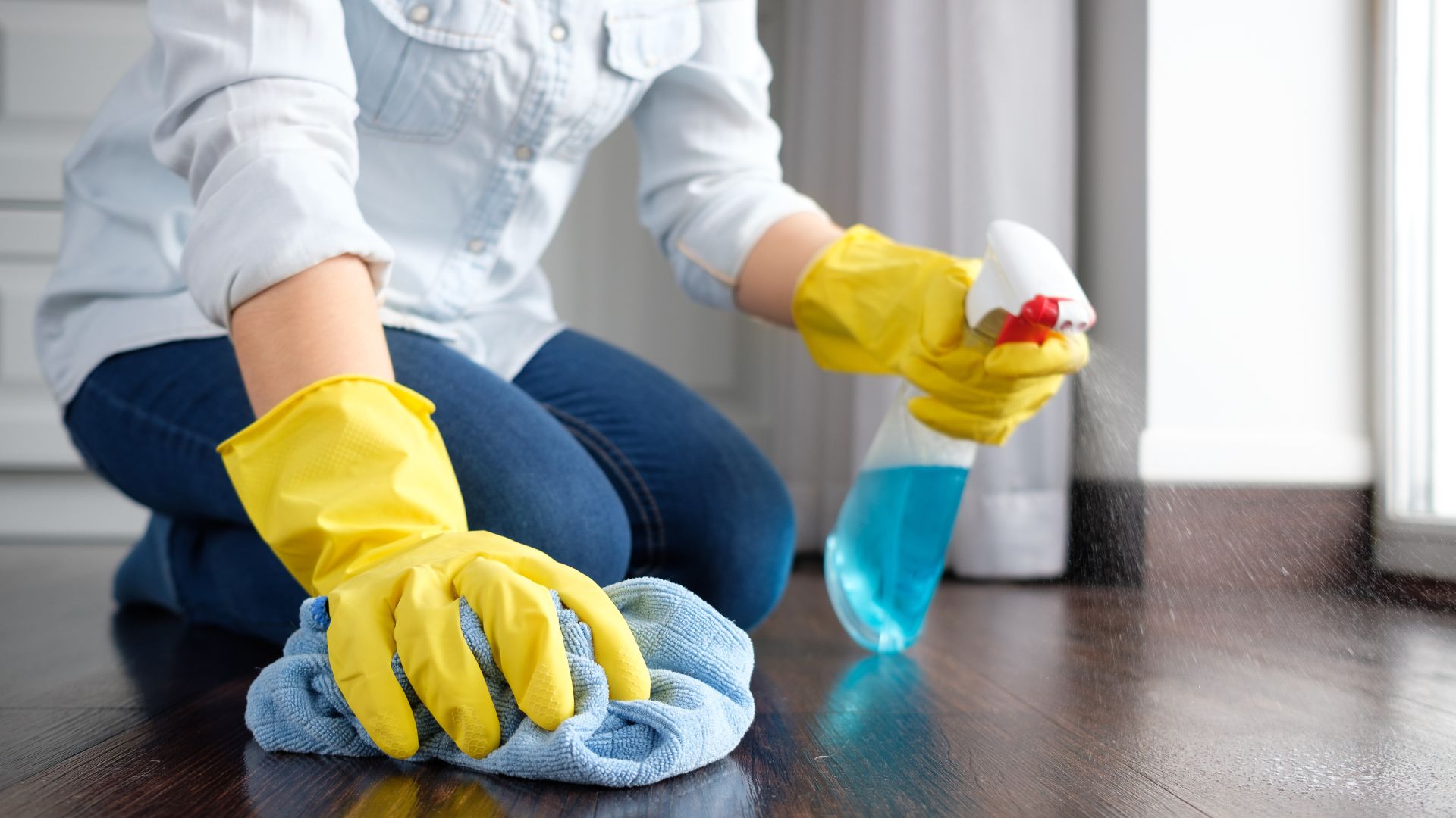 Wiping wood flooring