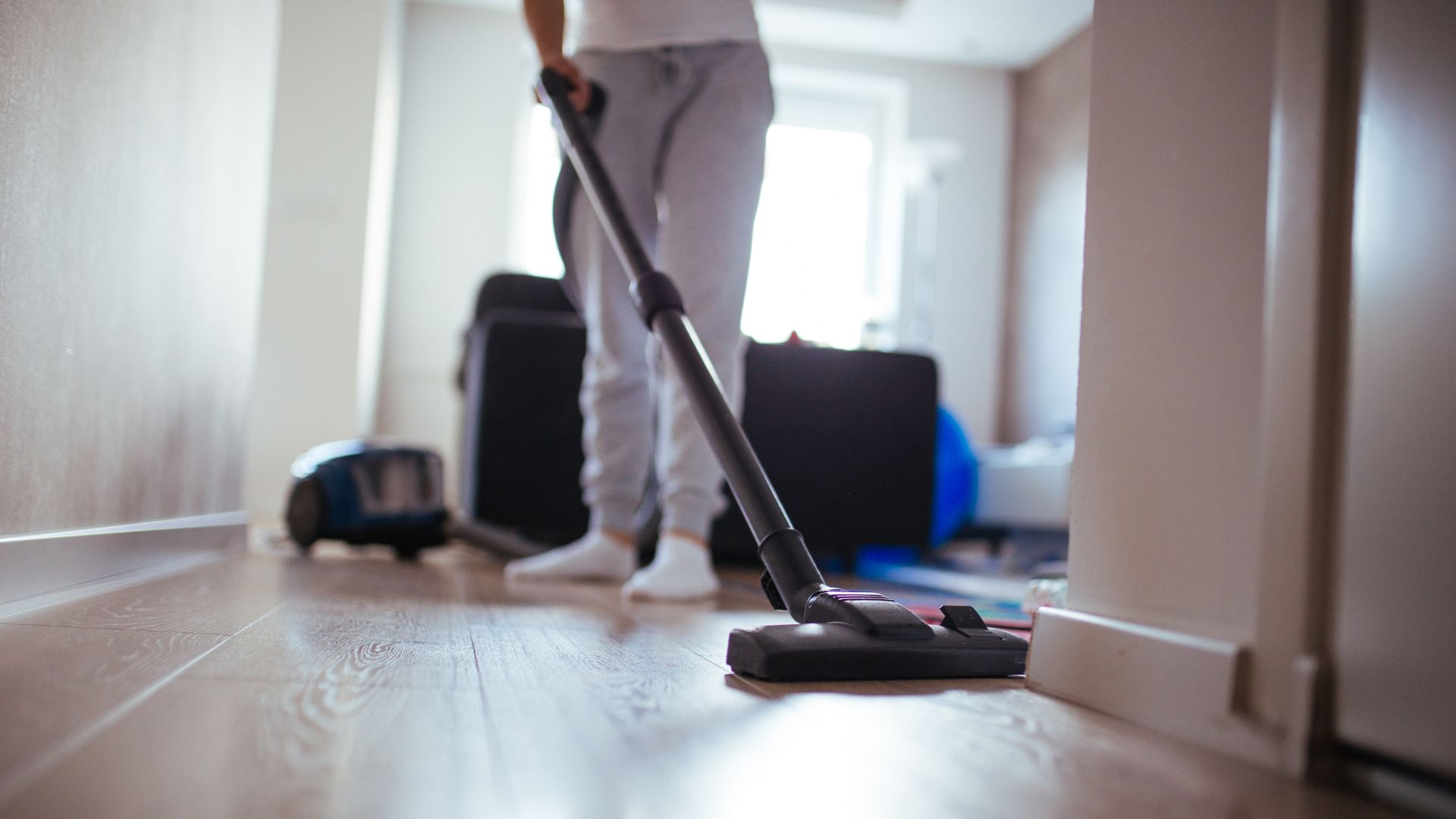 Floor vacuum