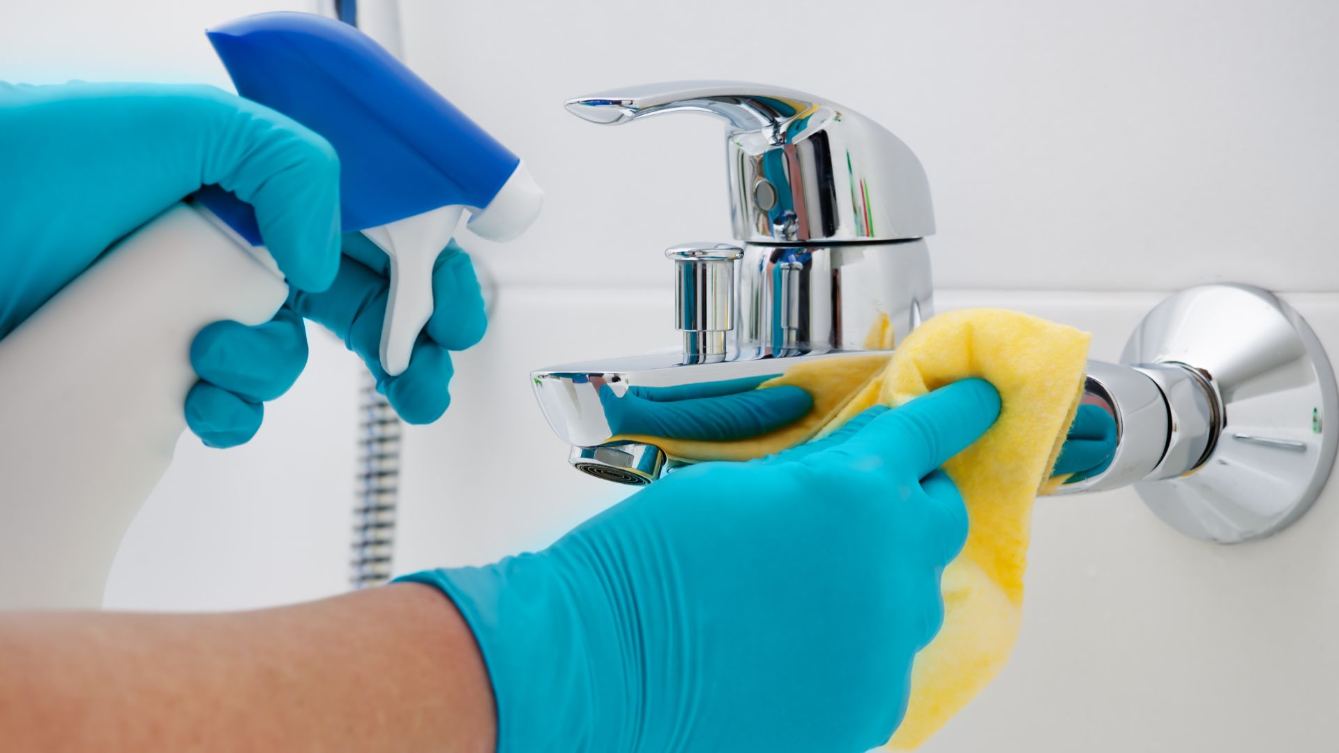 Cleaning bathroom faucet